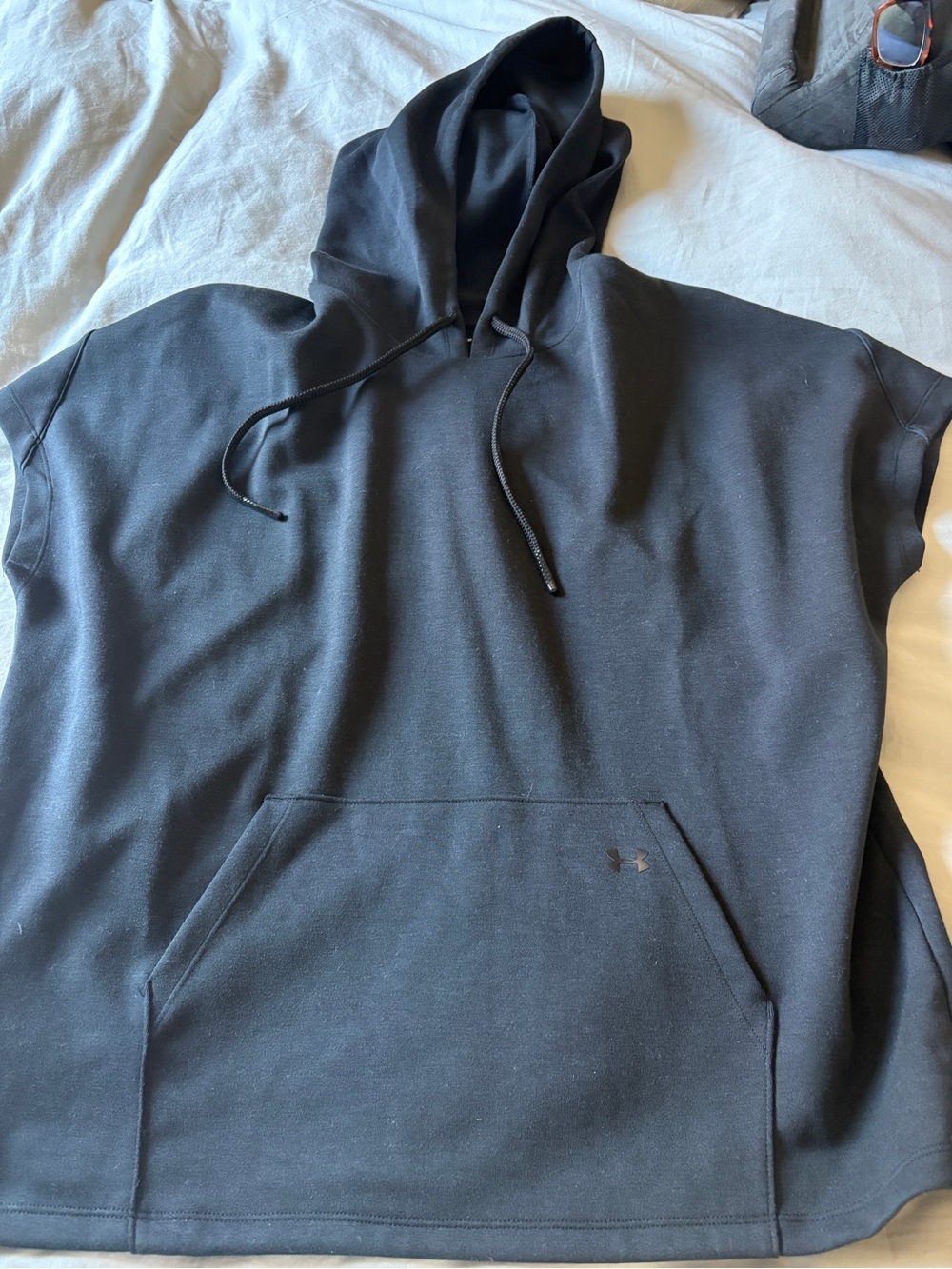 Under Armour women’s Black Sleeveless Hoodie